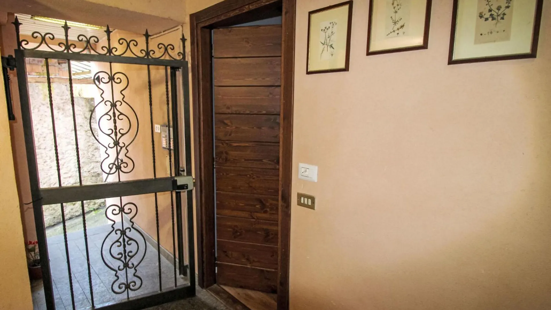 דירה Castelveccana Studio Azzurra By Interhome איטליה